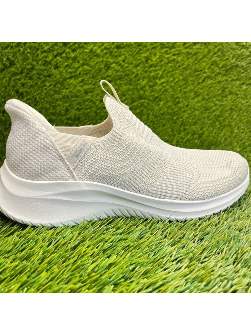 Skechers Ultra Flex 3.0 Cozy Streak Womens Size 7.5 Beige Walking Shoes Sneakers